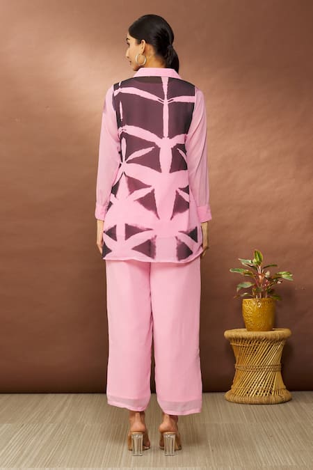 Shop Samyukta Singhania Pink Georgette Shawl Neck Geometric Print Pant Set at Aza Fashions Shop_Samyukta Singhania_Pink Georgette Shawl Neck Geometric Print Pant Set_at_Aza_Fashions