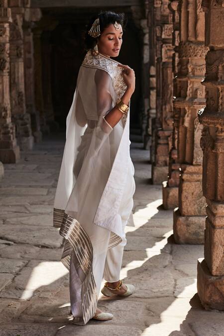 Tisha Saksena Embroidered Border Cape & Dhoti Pant Set 