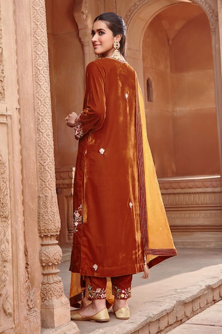 Shop Ajiesh Oberoi Gold Cotton, Silk, Organza Sequins, Embroidery, Beads Round Straight Kurta Set at Aza Fashions Shop_Ajiesh Oberoi_Gold Cotton, Silk, Organza Sequins, Embroidery, Beads Round Straight Kurta Set _at_Aza_Fashions