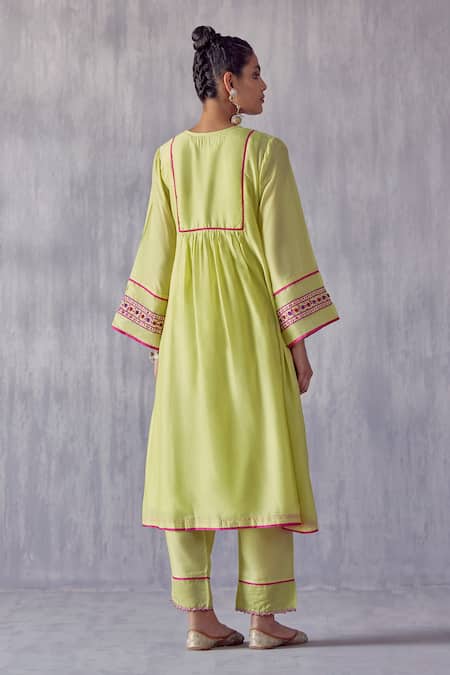 Shop Amisha Kothari Green Cotton, Organza, Chandni Kurta Set With Printed Dupatta at Aza Fashions Shop_Amisha Kothari_Green Cotton, Organza, Chandni Kurta Set With Printed Dupatta _at_Aza_Fashions