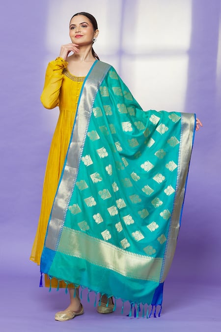 Shop Naintara Bajaj Green Brocade Embroidery Floral Pattern Sea Dupatta at Aza Fashions Shop_Naintara Bajaj_Green Brocade Embroidery Floral Pattern Sea Dupatta _at_Aza_Fashions