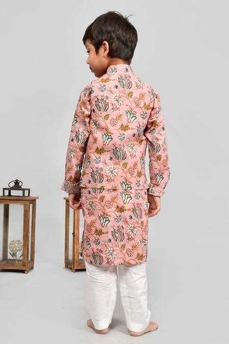 Shop Yuvraani Jaipur Peach Cotton Tropical Print Bundi And Kurta Set at Aza Fashions Shop_Yuvraani Jaipur_Peach Cotton Tropical Print Bundi And Kurta Set_at_Aza_Fashions