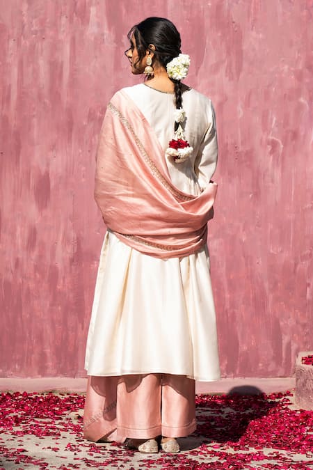 Shop Weaver Story Off White Chanderi Silk Gota Patti, Embroidery Kurta Set With Border Dupatta at Aza Fashions Shop_Weaver Story_Off White Chanderi Silk Gota Patti, Embroidery Kurta Set With Border Dupatta _at_Aza_Fashions