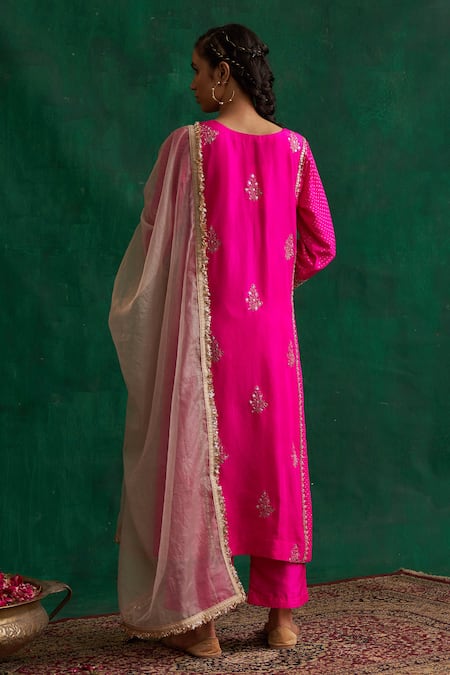 Shop Rekha Agra Magenta Habutai Silk, Dupatta Organza Sequin And Zari Hand Embroidered Kurta Set at Aza Fashions Shop_Rekha Agra_Magenta Habutai Silk, Dupatta Organza Sequin And Zari Hand Embroidered Kurta Set _at_Aza_Fashions