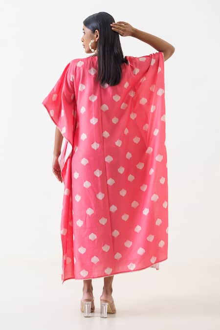 Shop 17:17 By Simmi Saboo Coral Shell Boat Neck Print Kaftan at Aza Fashions Shop_17:17 By Simmi Saboo_Coral Shell Boat Neck Print Kaftan _at_Aza_Fashions