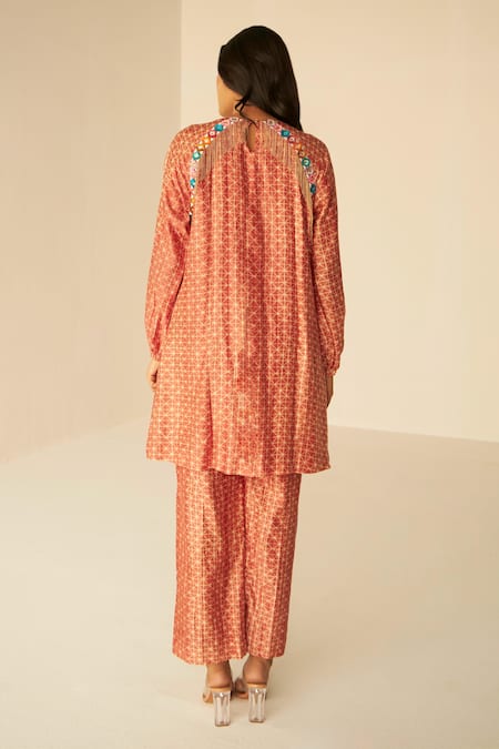Shop Betrue Orange Chanderi Cotton Chains, Tie And Dye Shibori Pattern Top & Pant Set at Aza Fashions Shop_Betrue_Orange Chanderi Cotton Chains, Tie And Dye Shibori Pattern Top & Pant Set _at_Aza_Fashions