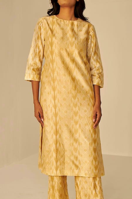 Shop Betrue Gold Chanderi Cotton, Silk Round Hand Tie-dye Shibori Straight Kurta And Pant Set at Aza Fashions Shop_Betrue_Gold Chanderi Cotton, Silk Round Hand Tie-dye Shibori Straight Kurta And Pant Set _at_Aza_Fashions