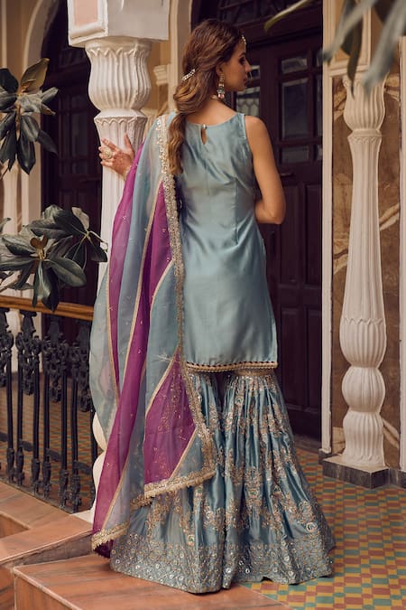 Lashkaraa Floral Bloom Zari Embroidered Kurta Set 