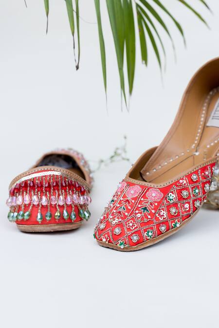 Shop Jutti Express Red Embroidered Floral Leather Juttis at Aza Fashions Shop_Jutti Express_Red Embroidered Floral Leather Juttis_at_Aza_Fashions