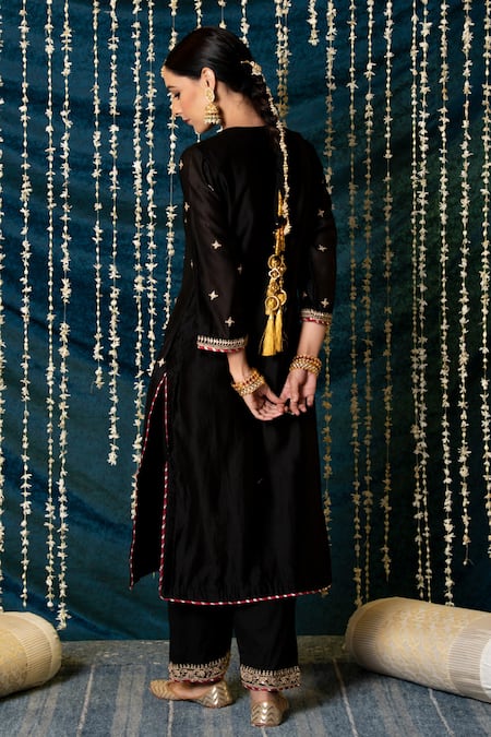 Maison Shefali Ragini Embroidered Kurta Set 