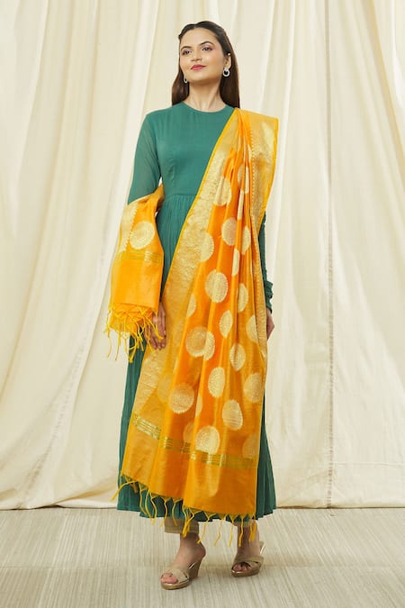 Naintara Bajaj Floral Circular Pattern Yellow Dupatta 