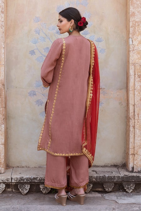 Shop Gulabo Jaipur Peach Muslin, Organza Zari, Embroidery Split Zardozi Kurta Set With Dupatta at Aza Fashions Shop_Gulabo Jaipur_Peach Muslin, Organza Zari, Embroidery Split Zardozi Kurta Set With Dupatta _at_Aza_Fashions