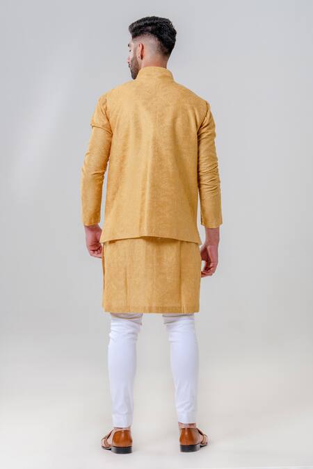 Amrit Dawani Floral Lucknowi Bundi Kurta Set 