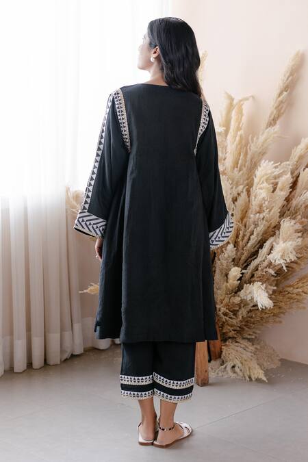 Shop Seeaash Black Cotton Mirrors, Pearls V-neck Border Printed A-line Kurta And Pant Set at Aza Fashions Shop_Seeaash_Black Cotton Mirrors, Pearls V-neck Border Printed A-line Kurta And Pant Set_at_Aza_Fashions