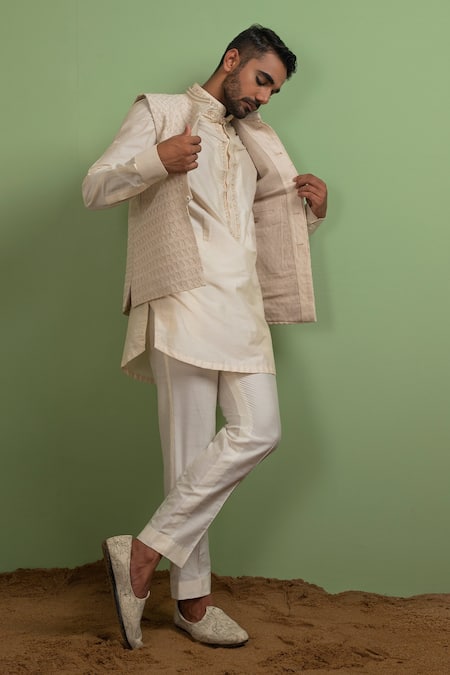 Shop Ankita Shahabadi Off White Silk Pearl And Thread Chahat Embroidered Bundi Kurta Set at Aza Fashions Shop_Ankita Shahabadi_Off White Silk Pearl And Thread Chahat Embroidered Bundi Kurta Set _at_Aza_Fashions