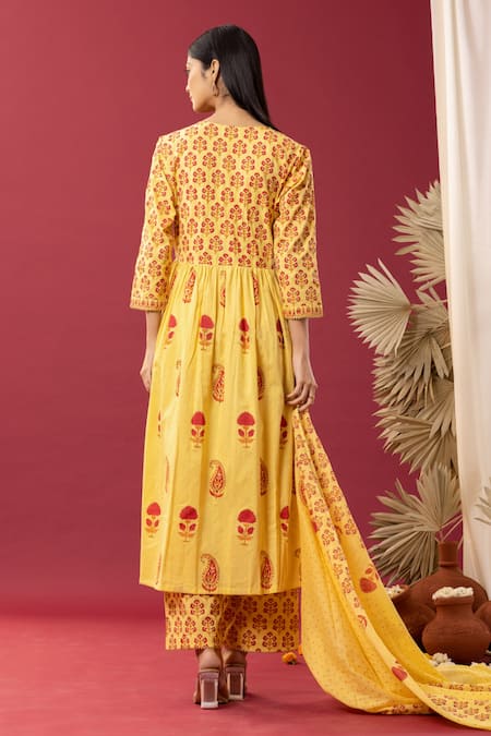 Shop Abbaran Yellow Cotton Lace, Smocking Floral And Paisley Block Print Anarkali Palazzo Set at Aza Fashions Shop_Abbaran_Yellow Cotton Lace, Smocking Floral And Paisley Block Print Anarkali Palazzo Set _at_Aza_Fashions