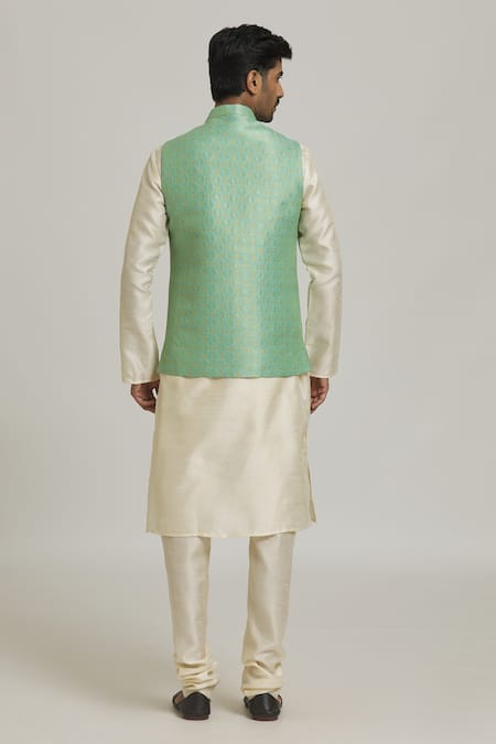 Samyukta Singhania Bloom Pattern Bundi & Kurta Set 