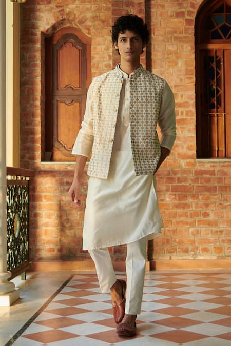 Seema Nanda Dharam Printed Bundi & Kurta Set 