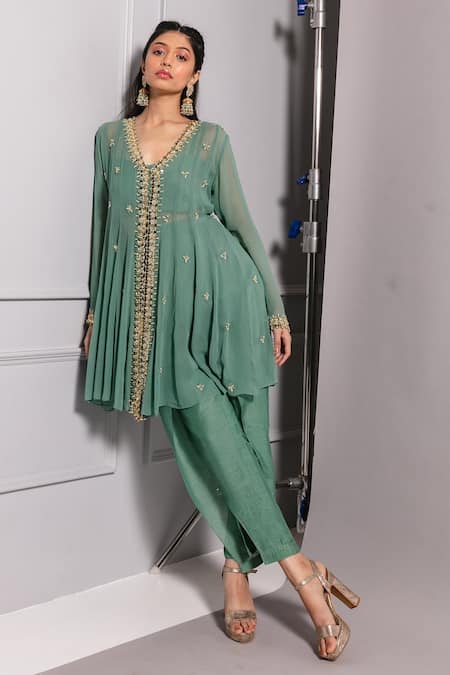 Ria Shah Label Embroidered Panelled Short Top & Flap Pant Set 