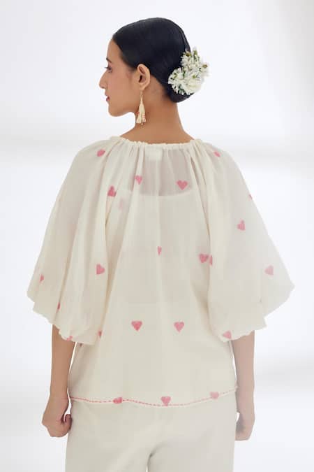 Shop Nikasha Cream Handwoven Jamdani Cotton Heart Pattern And Running Stitch Details Round Top at Aza Fashions Shop_Nikasha_Cream Handwoven Jamdani Cotton Heart Pattern And Running Stitch Details Round Top _at_Aza_Fashions