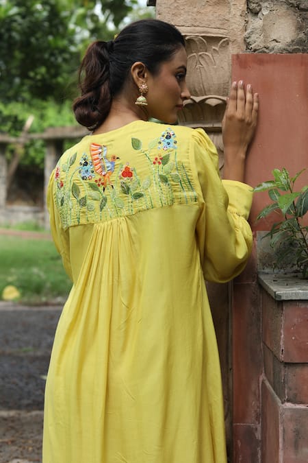 Shop_Desert Shine By Sulochana Jangir_Yellow Chanderi Embroidery Round Neck Handwoven Kurta And Pant Set_Online_at_Aza_Fashions