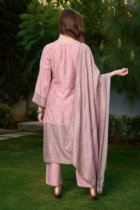 Shop Safaa Pink Velvet, Silk Gota Patti Keyhole Neck Sabaq Paisley Pattern Woven Kurta Set at Aza Fashions Shop_Safaa_Pink Velvet, Silk Gota Patti Keyhole Neck Sabaq Paisley Pattern Woven Kurta Set _at_Aza_Fashions