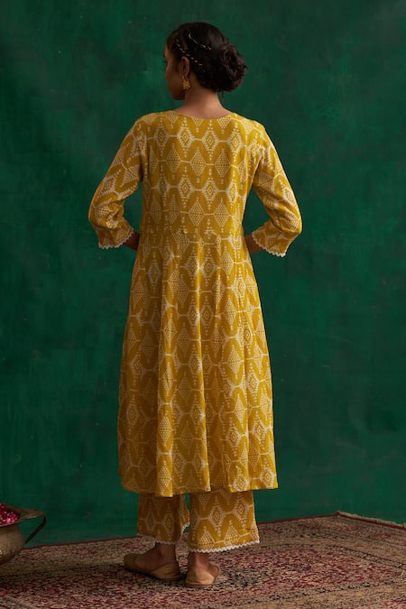 Shop Rekha Agra Green Crinkled Cotton Silk Moroccan Pattern, Sequin Block Print Kurta And Pant Set at Aza Fashions Shop_Rekha Agra_Green Crinkled Cotton Silk Moroccan Pattern, Sequin Block Print Kurta And Pant Set _at_Aza_Fashions