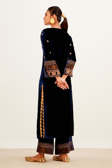 Shop Devnaagri Blue Velvet And Organza Zari Plunge Embroidered Kurta Set at Aza Fashions Shop_Devnaagri_Blue Velvet And Organza Zari Plunge Embroidered Kurta Set _at_Aza_Fashions