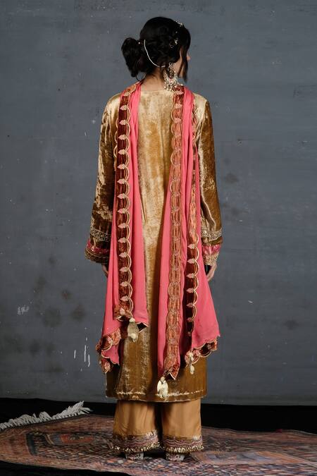 Shop Soniya G Gold Pure Micro Velvet Thread Scoop Neck Kurta Set at Aza Fashions Shop_Soniya G_Gold Pure Micro Velvet Thread Scoop Neck Kurta Set_at_Aza_Fashions