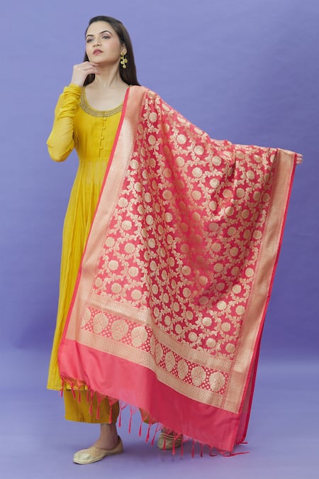 Naintara Bajaj Botanical Woven Fringe Hem Dupatta 