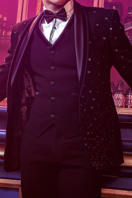 Shop Kora By Nilesh Mitesh Black Silk Embellished Geometric Patterns Glimmering Suit Set at Aza Fashions Shop_Kora By Nilesh Mitesh_Black Silk Embellished Geometric Patterns Glimmering Suit Set_at_Aza_Fashions