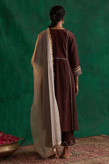 Shop Rekha Agra Brown Crinkled Cotton Silk, Dupatta Organza Gota, Sequin And Hand Kurta Set at Aza Fashions Shop_Rekha Agra_Brown Crinkled Cotton Silk, Dupatta Organza Gota, Sequin And Hand Kurta Set _at_Aza_Fashions