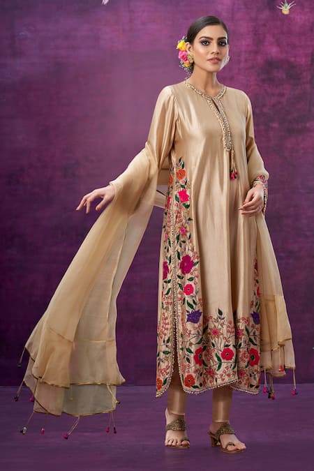 Label Niti Bothra Kora Silk Floral Applique Kurta Set 