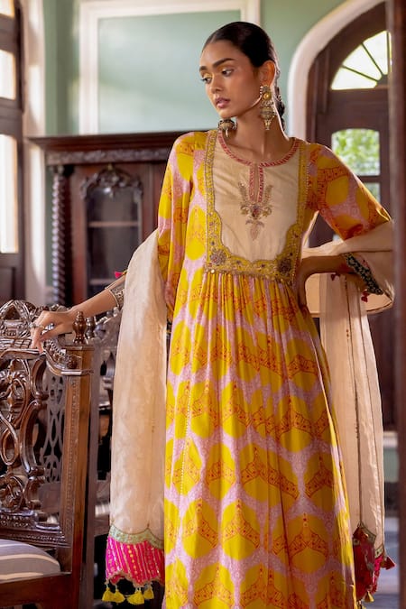 Rajiramniq Silk Printed Kurta Set 