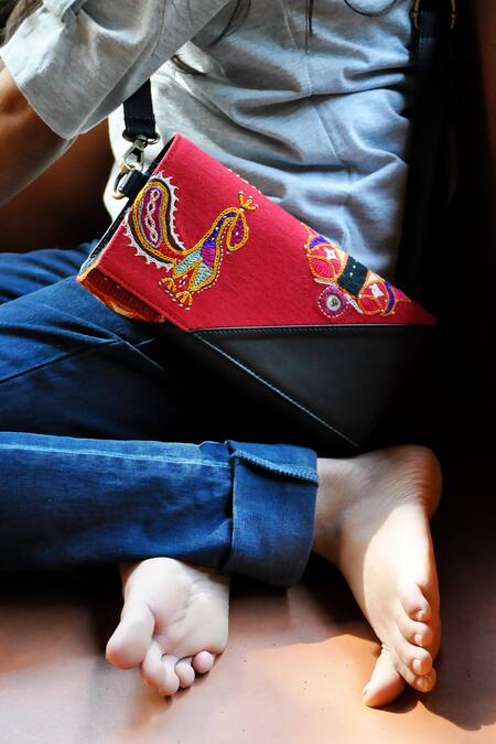 Crossbody Bags – Kutch Craft Collective