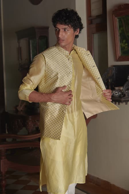 Seema Nanda Gyan Scallop Print Bundi & Kurta Set 