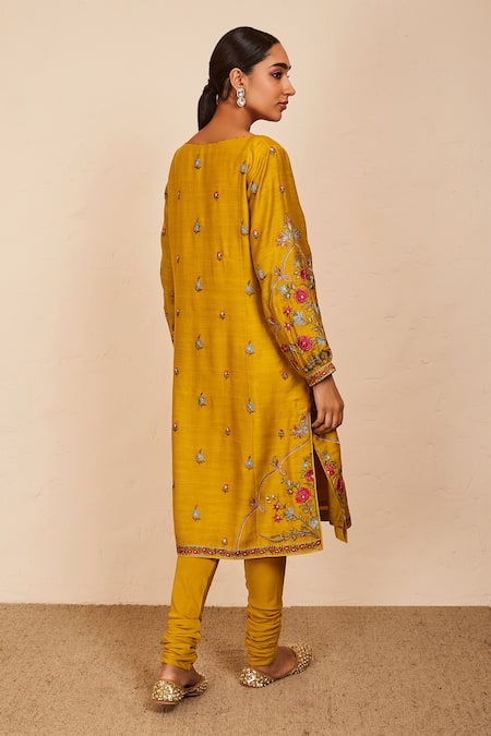 Sue Mue Gada Embroidered Kurta Set 