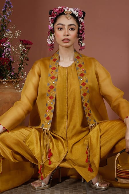 Neha Poddar High Low Hem Cape & Dhoti Pant Set 