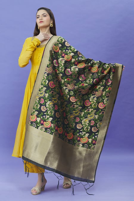 Shop Naintara Bajaj Black Brocade Embroidery Flower Pattern Dupatta at Aza Fashions Shop_Naintara Bajaj_Black Brocade Embroidery Flower Pattern Dupatta _at_Aza_Fashions