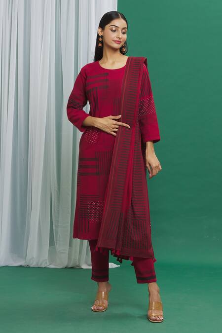 Shop Banana Labs Red Cotton Tassels Stripe Print Dupatta at Aza Fashions Shop_Banana Labs_Red Cotton Tassels Stripe Print Dupatta _at_Aza_Fashions