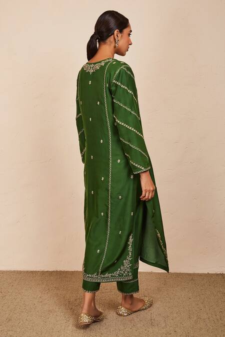 Shop Sue Mue Green Silk, Chiffon Zari, Embroidery Round Neck Niva Kurta Pant Set at Aza Fashions Shop_Sue Mue_Green Silk, Chiffon Zari, Embroidery Round Neck Niva Kurta Pant Set _at_Aza_Fashions