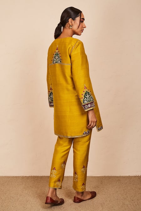 Sue Mue Raw Silk Zari & Thread Embroidered Kurta Pant Set 