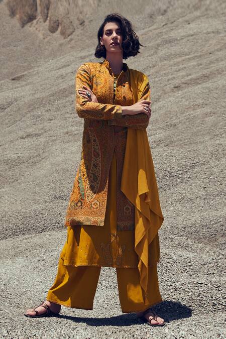 Shop Label Varsha Yellow Kurta Embroidery Floral Kurta Round Set With Jacket at Aza Fashions Shop_Label Varsha_Yellow Kurta Embroidery Floral Kurta Round Set With Jacket_at_Aza_Fashions