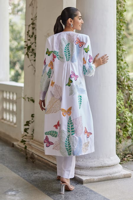Shop_Betrue_White Cotton Linen Embroidered Floral Lapel Collar And Butterfly Jacket  _at_Aza_Fashions