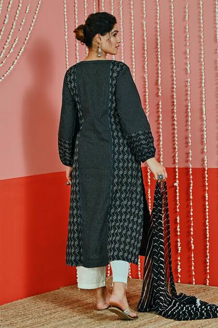 Shop Myaara Black Cotton Keyhole Neck Geometric Woven Pattern Kurta With Pant at Aza Fashions Shop_Myaara_Black Cotton Keyhole Neck Geometric Woven Pattern Kurta With Pant _at_Aza_Fashions
