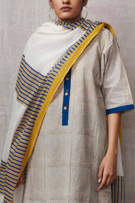 Shop Banana Labs White Cotton Pattern Dupatta at Aza Fashions Shop_Banana Labs_White Cotton Pattern Dupatta_at_Aza_Fashions