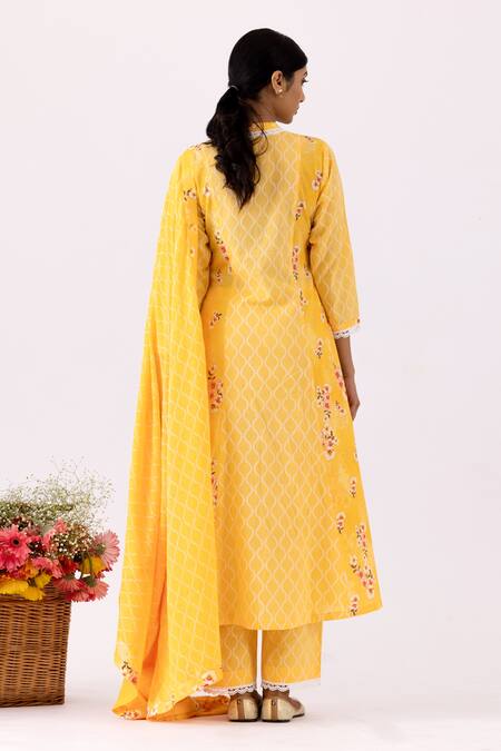 Shop Abbaran Yellow Cotton Lace, Embroidery V-neck Quatrefoil And Flower Print Kurta Set at Aza Fashions Shop_Abbaran_Yellow Cotton Lace, Embroidery V-neck Quatrefoil And Flower Print Kurta Set_at_Aza_Fashions