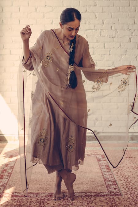 Shop Sarang Kaur Grey Organza Embroidered Crystal Border Stole at Aza Fashions Shop_Sarang Kaur_Grey Organza Embroidered Crystal Border Stole _at_Aza_Fashions