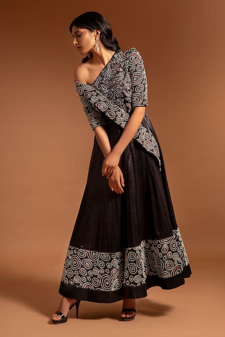 Shop Sejal Kamdar Black Pure Satin Crepe Embellished Rhinestone Ajrak Yoke Anarkali at Aza Fashions Shop_Sejal Kamdar_Black Pure Satin Crepe Embellished Rhinestone Ajrak Yoke Anarkali _at_Aza_Fashions