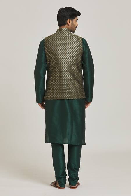 Samyukta Singhania Bloom Motif Bundi & Kurta Set 